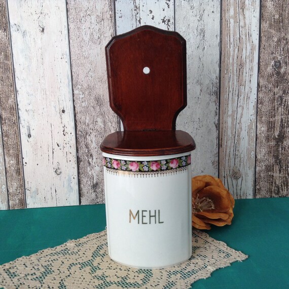 flour canister with wood lid