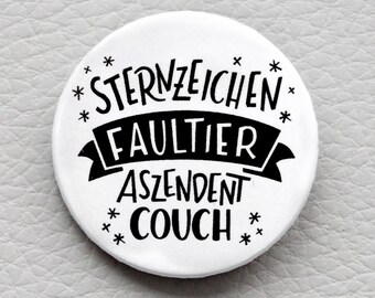 cute as a button "Sternzeichen FAULTIER / Aszendent COUCH" quote button / badge