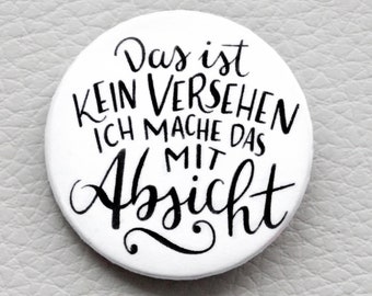 cute as a button "Das ist kein VERSEHEN... ich mache das mit ABSICHT!" quote button / badge