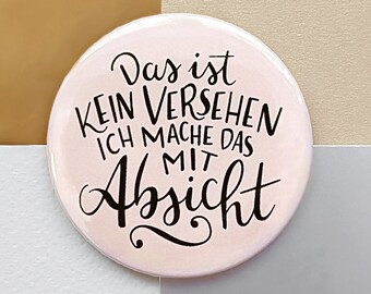 Taschenspiegel Handettering "Mit Absicht!" mit Spruch von cute as a button