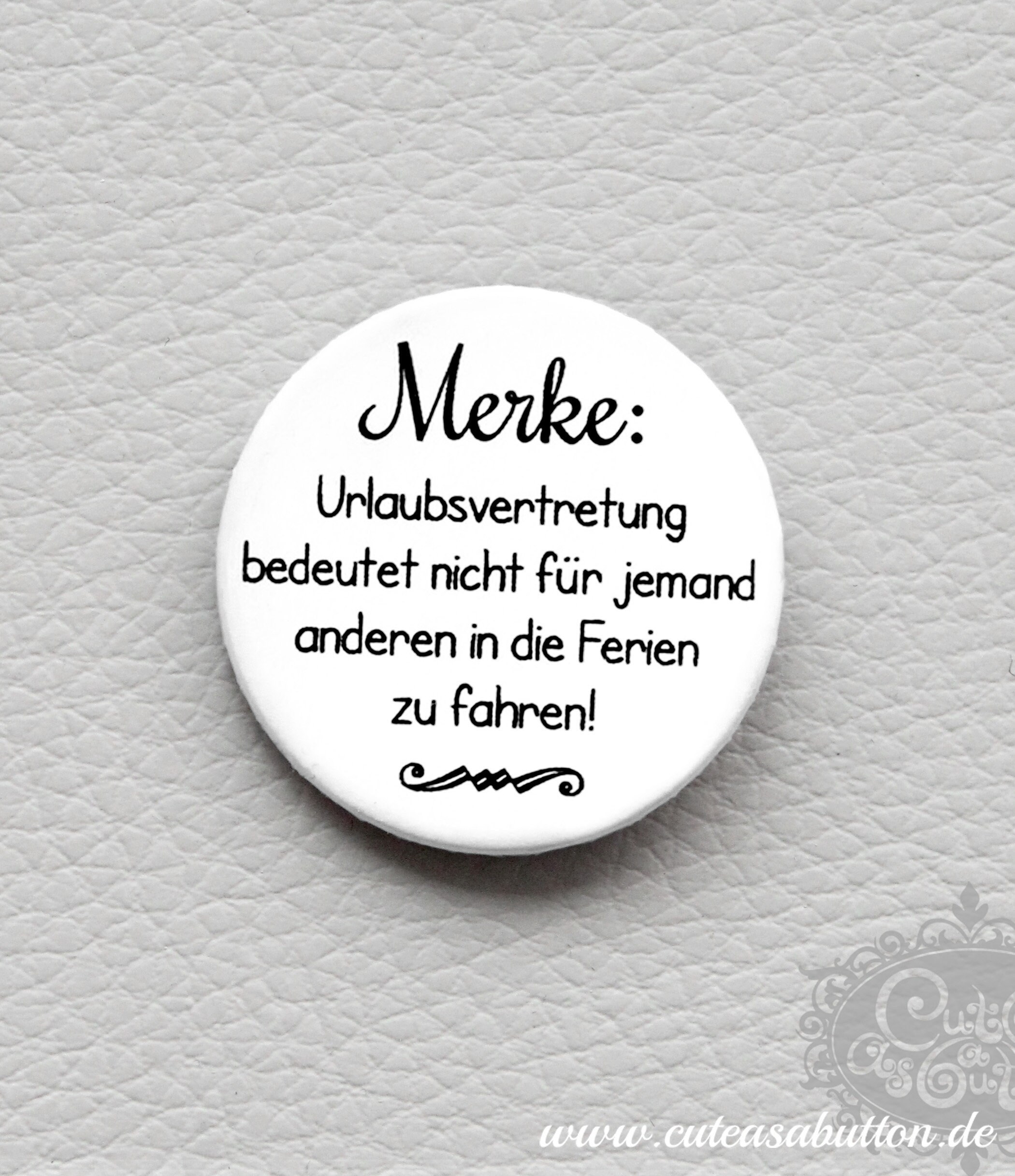 Typo Button 'Urlaubsvertretung' mit Spruch von cute as Etsy
