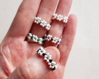 Pearl ring “Mille Fleurs” made of glass beads