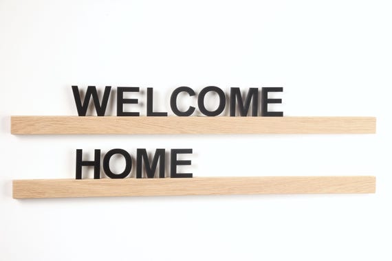 Letterbord Eiche mit Buchstaben (32,10 Euro/m Grundpreis für das Letterbord, 2,14 Euro/Stück Buchstaben)