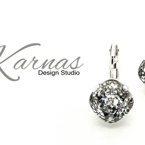 Pendientes de 12 mm con corte cojín, en negro empolvado, con forma de gota o botón, elaborados con cristal premium K.D.S. *Elige tu acabado *Karnas Design Studio *Envío gratis