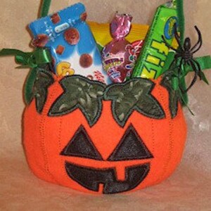 ITH Cute Pumpkin Basket is a made in the hoop machine embroidery project 4x4 hoops Hus Pes Jef formats