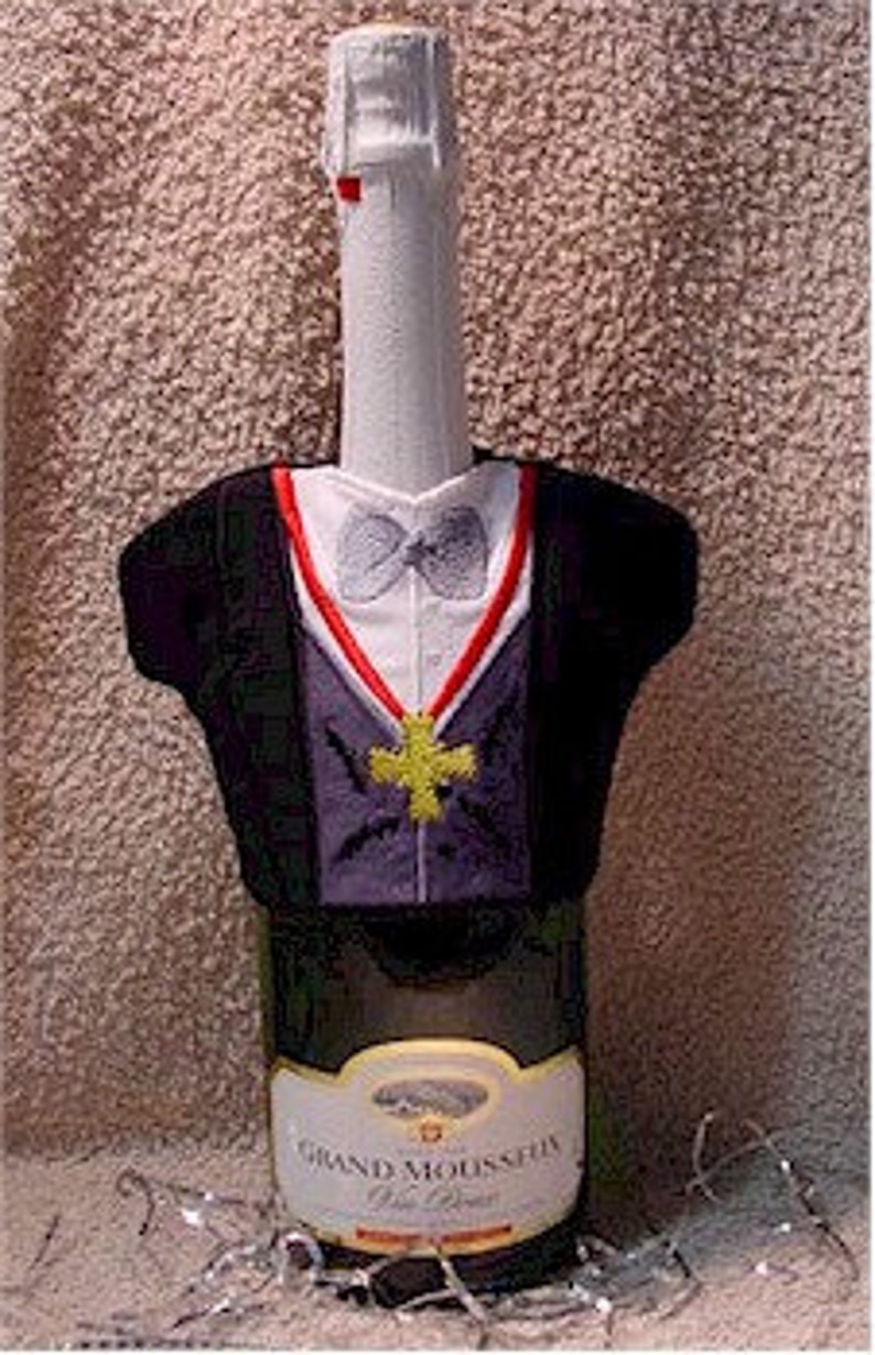 ITH Halloween Dracula inspired Bottle T-shirt 5x7 machine embroidery hus pes jef in the hoop project instant download