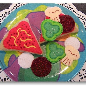 ITH Funky Food Pizza 4x4 machine embroidery in the hoop projects - felt food - pretend play - mushrooms pepperoni green pepper onion