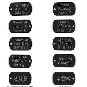 Puede incluir: Diez etiquetas de metal negro con diferentes fuentes y textos, incluyendo "Audrey Azure", "Balmoral 22", "Futura 3L", "Helvet4", "Optima Roman3", "Scri412", "SL513 INT", "Vanessa 56", "SMC" y "MONO2".