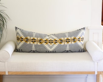 Housse de coussin lombaire longue Rancho Arroyo en laine grise 14x36 (prête à être expédiée)