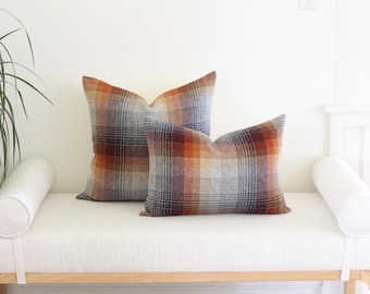 Housse de coussin en laine à carreaux Merced, bleu marine, gris et or (prête à être expédiée)