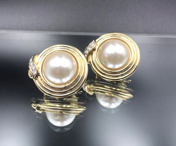 Vintage Butler large Faux Pearl and Rhinestones C… - image 1