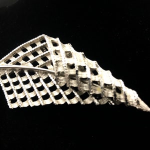 Vintage Coro silver tone Leaf Textured Brooch pin