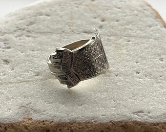 Groningen spoon ring. souviner spoon handle ring. silver plated. size UK T