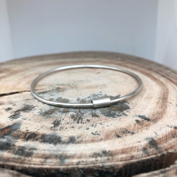 Silver spinner bangle. Sterling silver tube bangle. Skinny hammered bangle. Fidget bangle. 1.5mm.