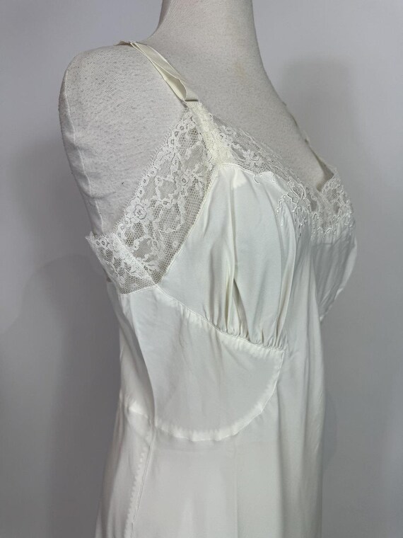 1950s - 1960s Barbizon White Crepe Lace Slip Dress - image 3