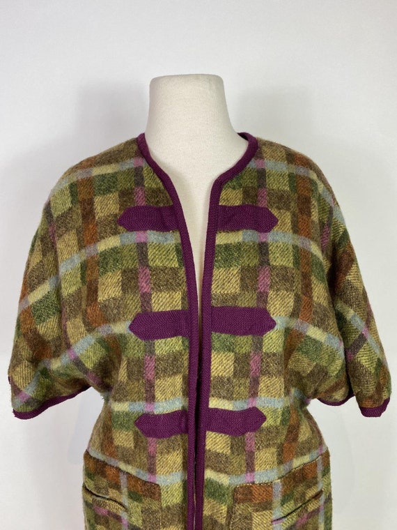 1960s - 1970s Purple and Green Plaid Wool Cape Ja… - image 7