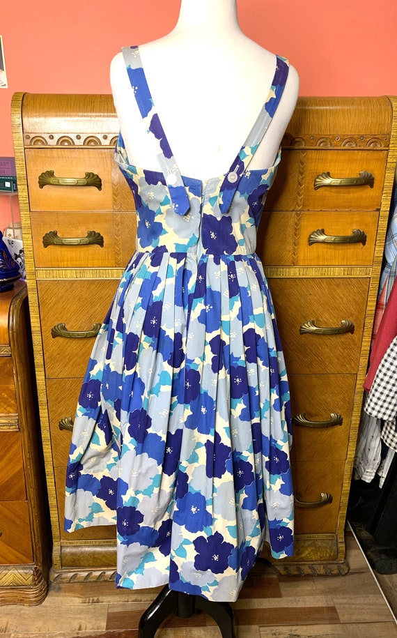 1950s Jumbo Floral Cotton Pleated Swing Dress - image 5