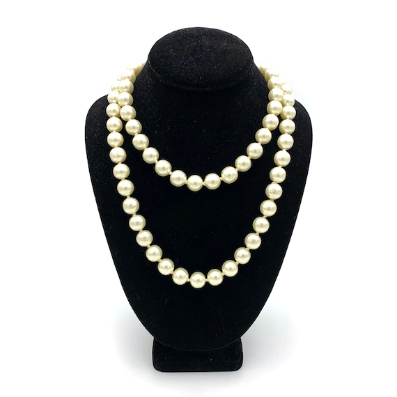 chanel black and white pearls necklace