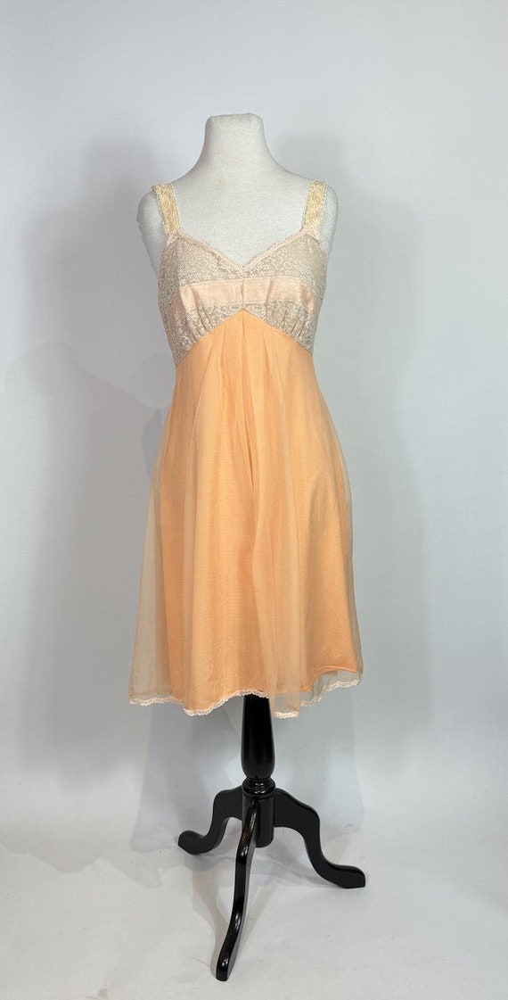 1950s - 1960s Orange Nylon and Lace Babydoll Slip… - image 2