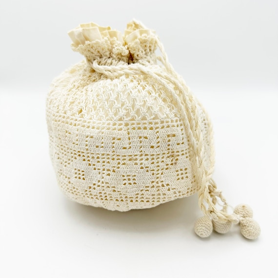 1930s Hand Crochet Off White Wristlet Bag - image 1
