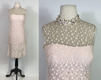 1960 di Hirshleifer's Mod Pink Mini Dress Polka Dot Mesh Overlay e paillettes