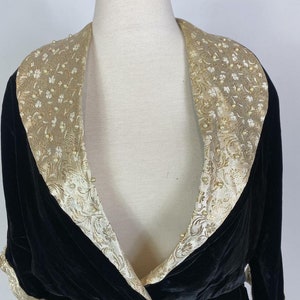 1940s Velvet with Gold Brocade Pearl Embellished Jacket image 4