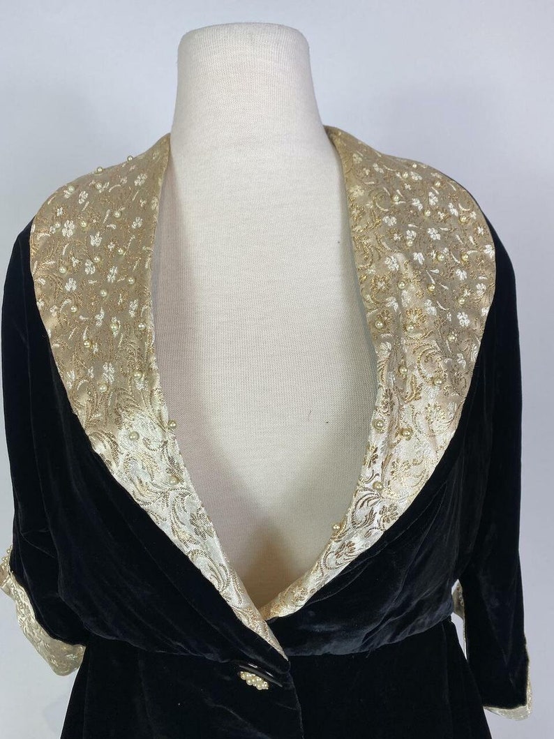 1940s Velvet with Gold Brocade Pearl Embellished Jacket image 4