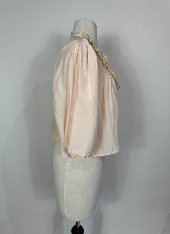 1940s - 1950s Pink and Cream Lace Trim Bed Jacket - image 4