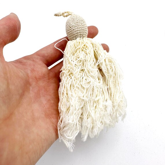 1930s Hand Crochet Off White Wristlet Bag - image 5