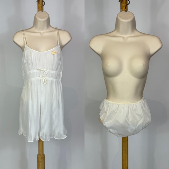 1960s White Pleated Babydoll Slip and Panty Set D… - image 1