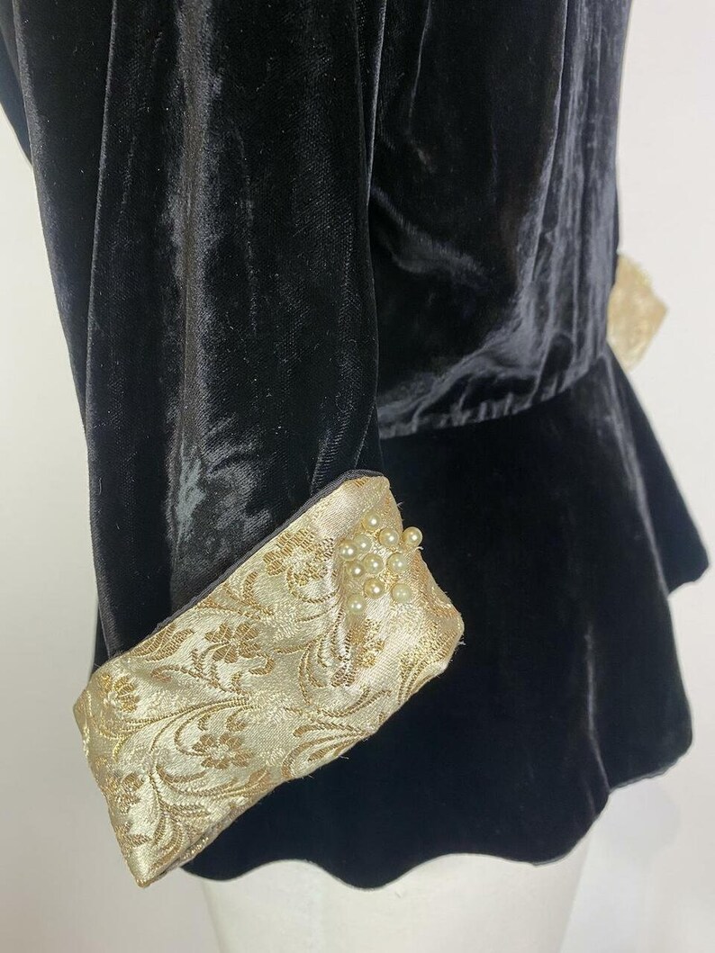 1940s Velvet with Gold Brocade Pearl Embellished Jacket image 5