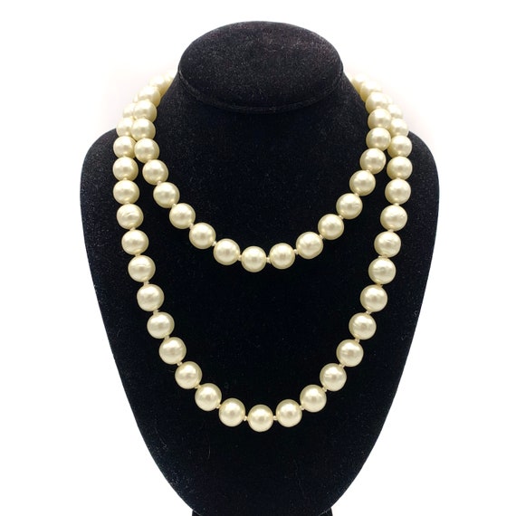 1990s CHANEL Glass Pearl Single Strand Necklace 