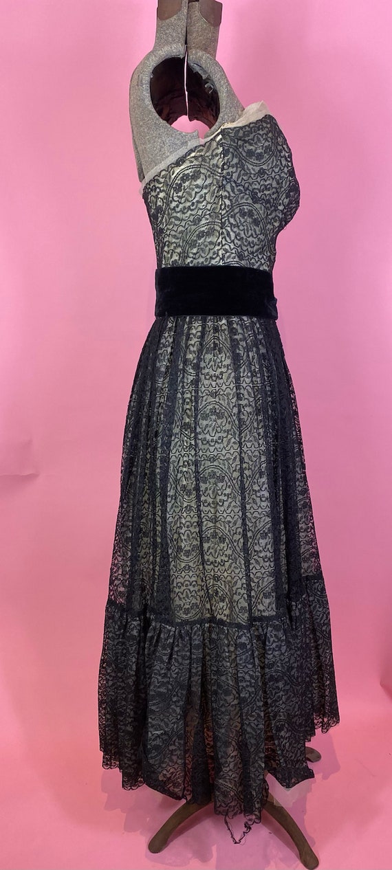 1950s Layered Lace Strapless Dress - image 4