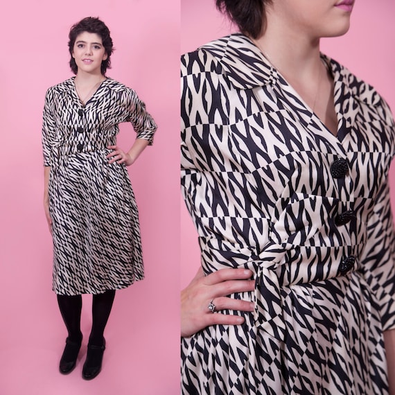 1950's -1960's Silk Op Art Button Down Side Bow Dr