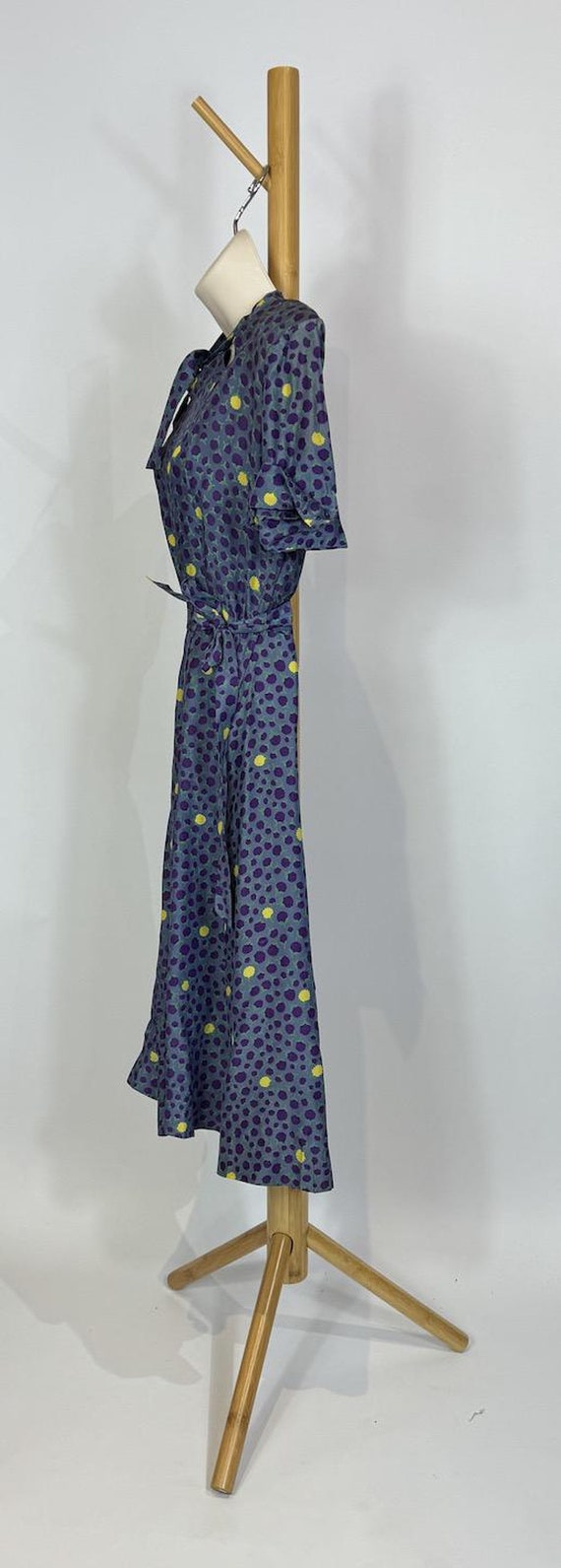 1940s Purple Floral Print Tie Neck Midi Dress - image 5