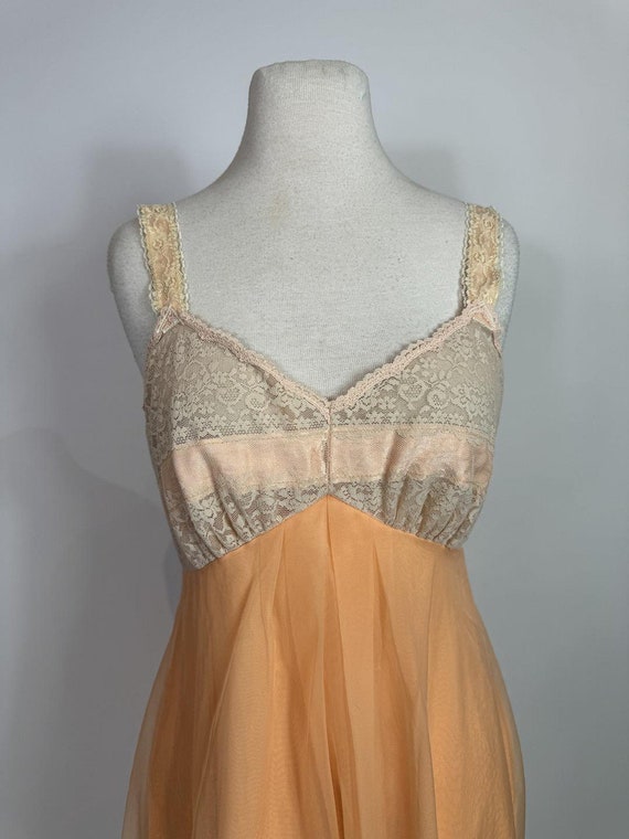 1950s - 1960s Orange Nylon and Lace Babydoll Slip… - image 3
