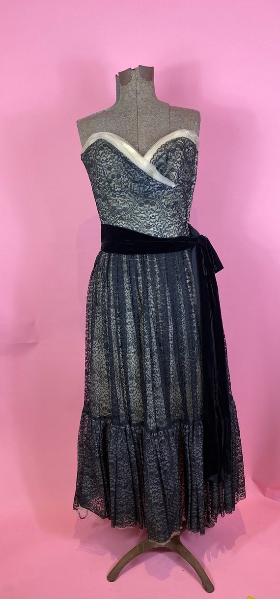 1950s Layered Lace Strapless Dress - image 2