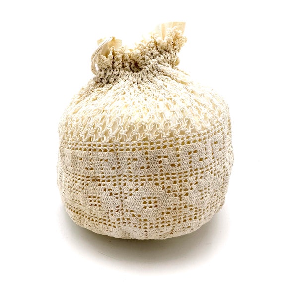 1930s Hand Crochet Off White Wristlet Bag - image 2