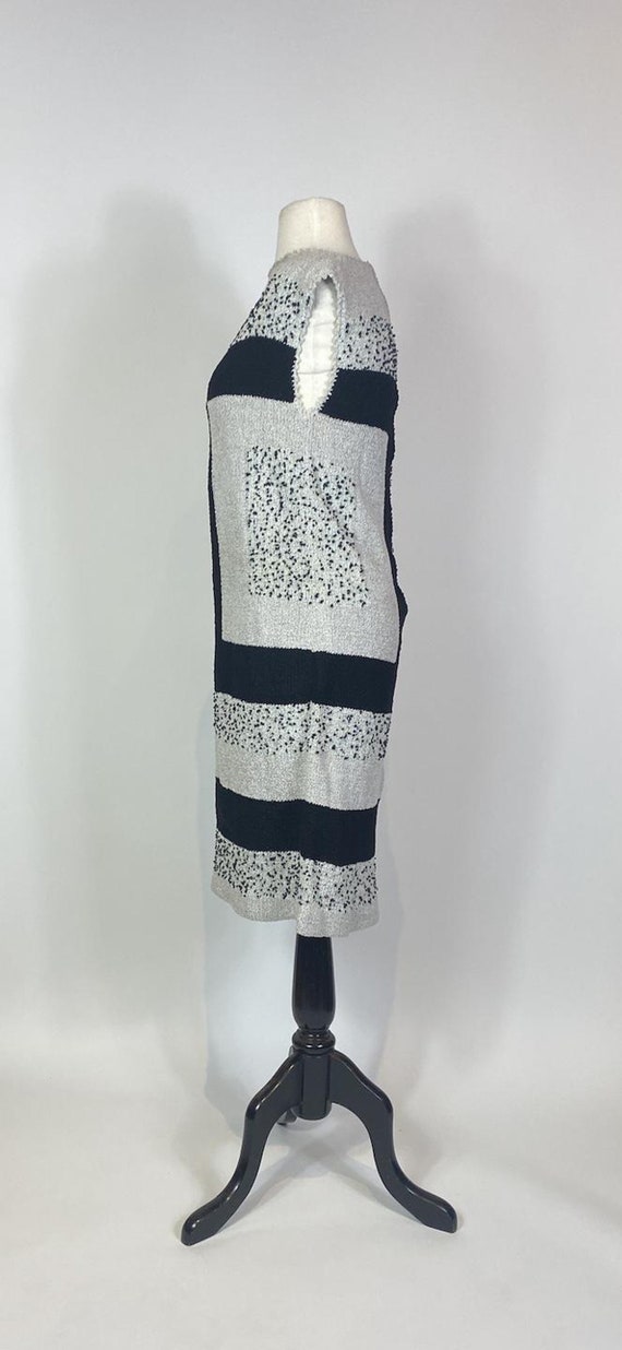 1960s Grey Black Geometric Print Knit Shift Dress - image 4