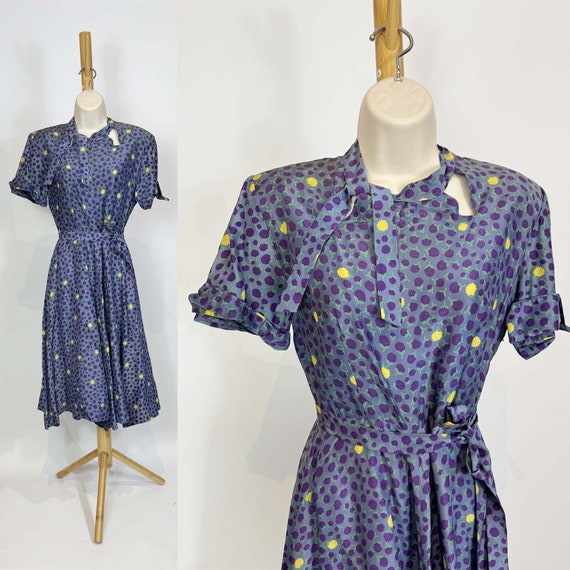 1940s Purple Floral Print Tie Neck Midi Dress - image 1