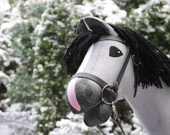 Cheval de loisir IVY avec bride et rênes stickhorse steckenpferd cheval de loisir käpphäst keppihevonen