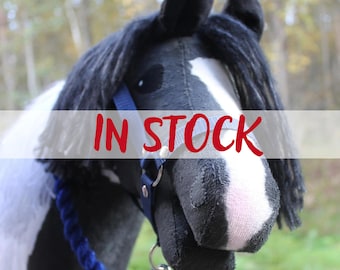 Hobby horse MONTANA with halter and leading rope stickhorse steckenpferd hobby horse käpphäst keppihevonen