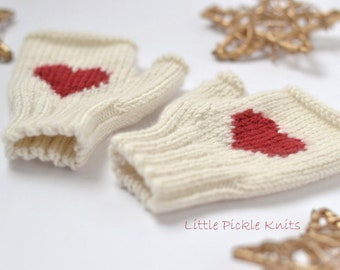 CHRISTMAS HEART knitting pattern - girls fingerless mittens - Heart 1-9 years