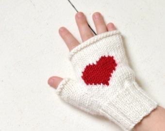 KNITTING PATTERNS - girls fingerless mittens - Valentine Heart 1-9 years