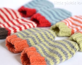 EASY BABY MITTENS - knitting pattern 4ply stripy mittens newborn to 1 year