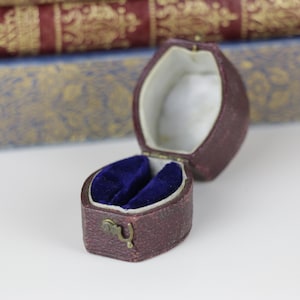 Boîte à bagues ancienne, boîte à bagues de fiançailles ou de mariage rare avec intérieur bleu profond