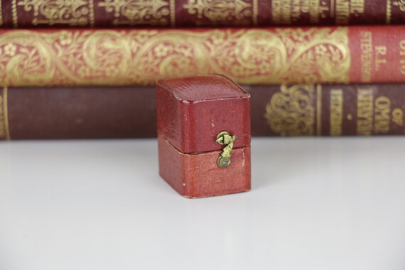 Antique Ring Box Engagement or Wedding Ring Box V