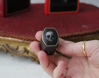 Memento Mori - Antique Ring Box with painting by Irene Owens