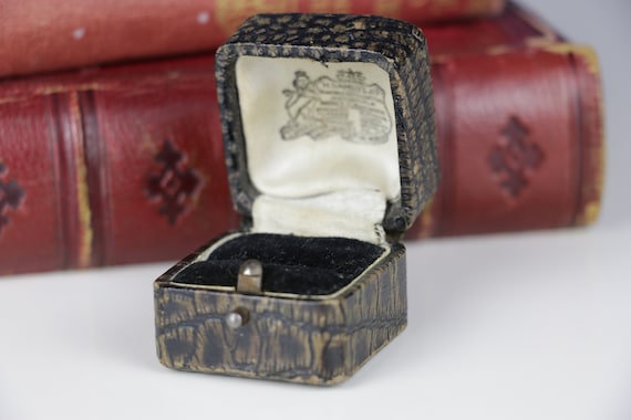 VINTAGE RING BOX