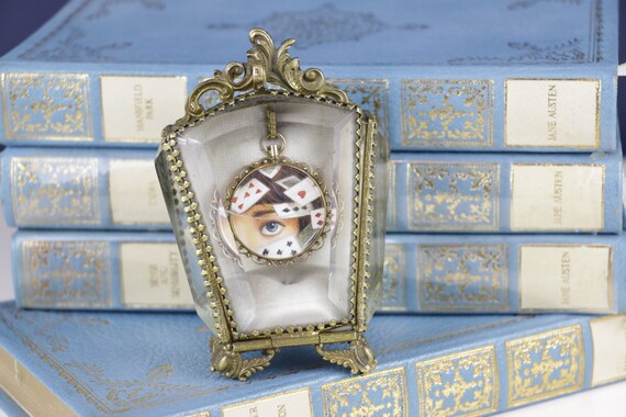 Alice in Wonderland Antique 9 karat/ct Gold Double